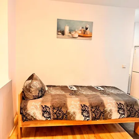Monterzimmer Donea Apartment *